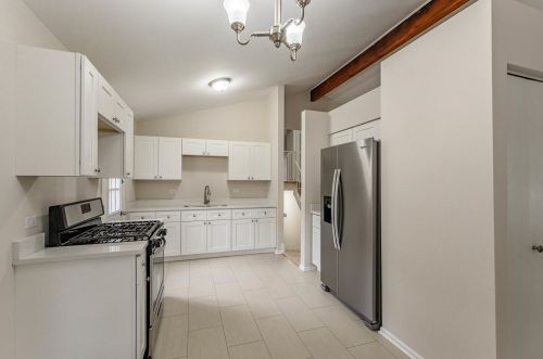 335 Lorraine Ave, Waukegan, IL 60085-3658