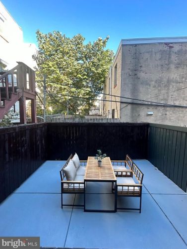 743 22nd St, Philadelphia PA 19130-2604 exterior