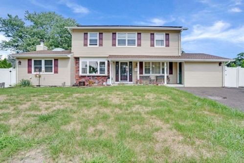 2 Shaw Ct, Jackson Twp, NJ 08527-1820