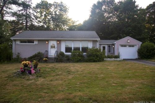 75 Gleeson Rd, Middletown, CT 06457-4032