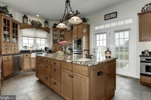 37264 Longmoor Farm Ln, Purcellville, VA 20132-2867