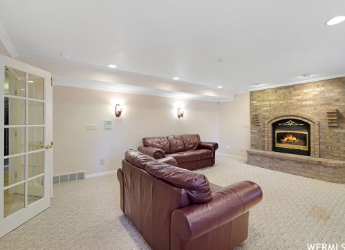 25 Snowstar Ln, Sandy UT 84092-4800 exterior