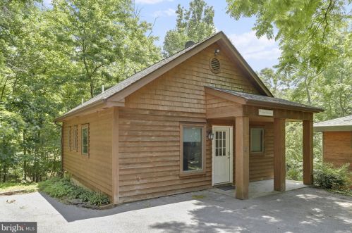 4 Pileated Woodpecker Ln, Hedgesville WV  25427-6232 exterior