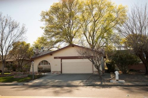 136 Carlsbad Cir, Vacaville, CA 95687-3410