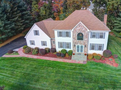 2 Dogwood Ln, Wallingford, CT 06492-1953