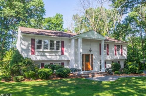 47 Crescent Dr, Whippany, NJ