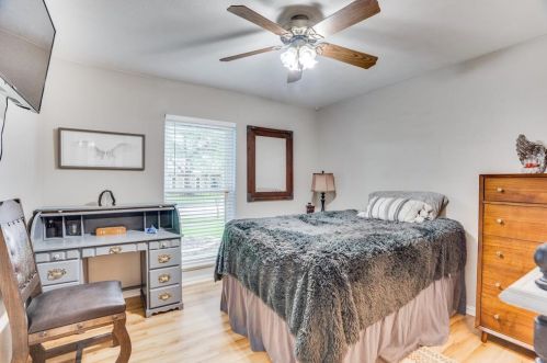 2049 Christie Ln, Carrollton TX 75007-3509 exterior