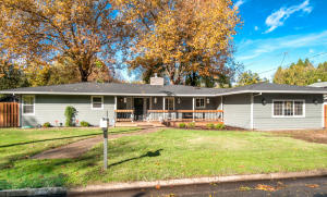 2824 Freebridge St, Redding, CA 96001-3658