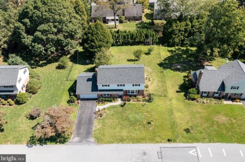 773 Barrcrest Ln, Lancaster, PA 17603-2304