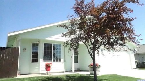 7703 Pender Dr, Pasco, WA 99301-9035