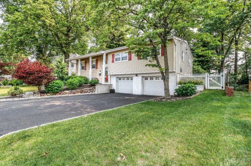 6 Bodnarik Rd, Edison, NJ 08837-2771
