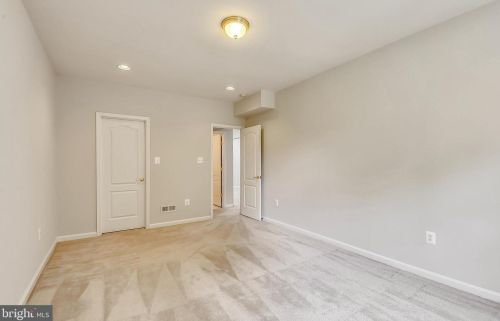 7112 Ayers Meadow Ln, Springfield VA  22150-4915 exterior