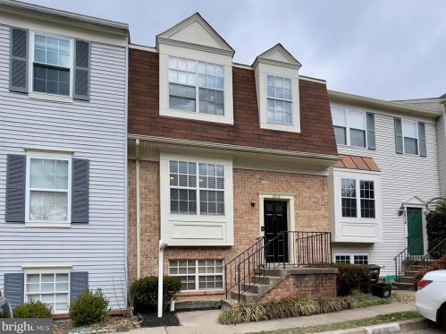 8816 Ridge Hollow Ct, Springfield VA  22152-1424 exterior