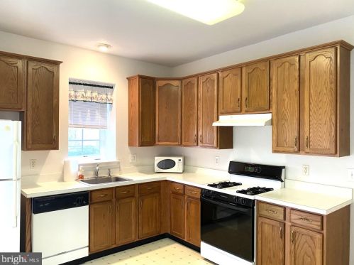 141 Meadowlark Dr, Trenton NJ  08690-3547 exterior