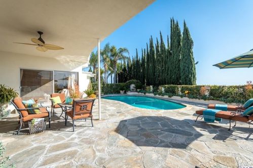 1629 Heather Ridge Dr, Glendale CA  91207-1035 exterior