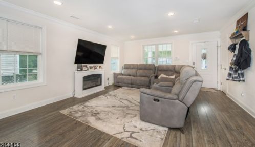 21 River Styx Rd, Hopatcong, NJ 07843-1827