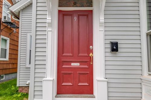 9 Daniel Ave, Providence, RI 02909-4714