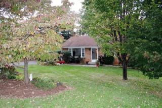 1120 Roundtree Dr, Bedford, VA 24523-2412