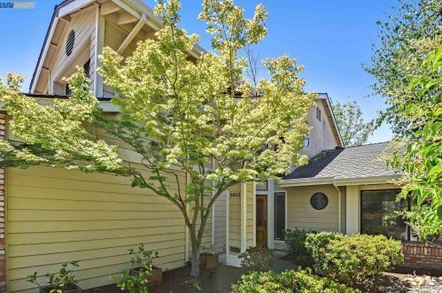 5900 Charter Oaks Dr, Hayward CA  94552-1678 exterior