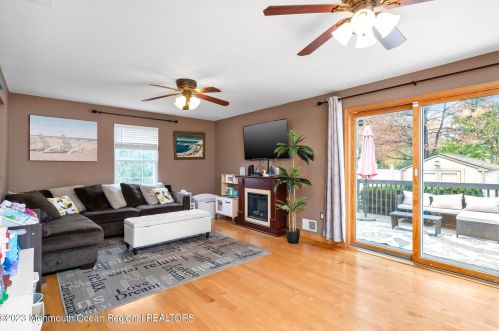 125 Shoreland Ter, Middletown NJ  07748-6212 exterior