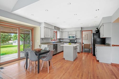 1445 Shaman Dr, Lemont IL  60490-5572 exterior