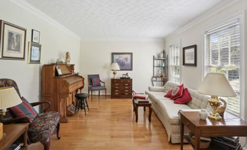 1142 Melton Dr, Lilburn, GA 30047-1964