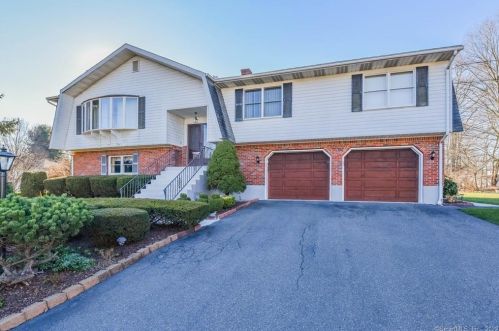 16 Thendara Dr, Waterbury, CT 06708-3232