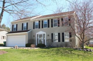 1677 Deer Run Rd, Gurnee, IL 60031-1980