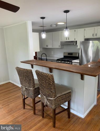 4718 Frederick Ave, Shady Side MD  20764-9799 exterior