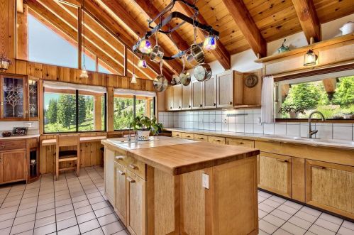 13308 Ski Slope Way, Truckee CA  96161-7005 exterior