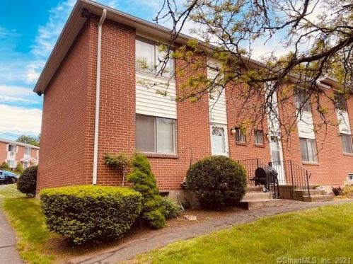 273 Queen St, Southington CT  06489-1138 exterior