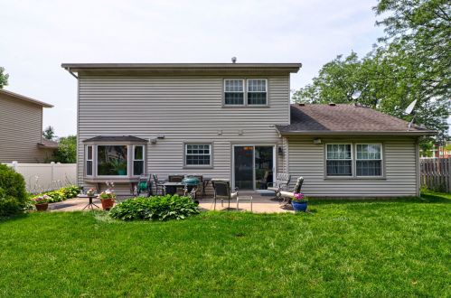 649 Sunrise Ct, Carol Stream IL  60188-1683 exterior