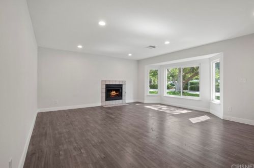 43833 20th St, Lancaster, CA 93535-4251