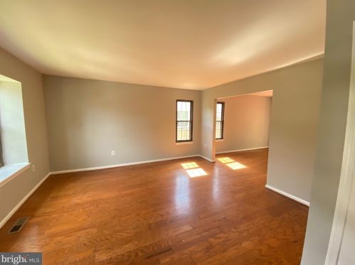 6012 Scarborough Commons Ln, Springfield VA  22015-2812 exterior