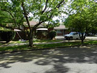 8605 Leonard St, Portland, OR 97203-3753