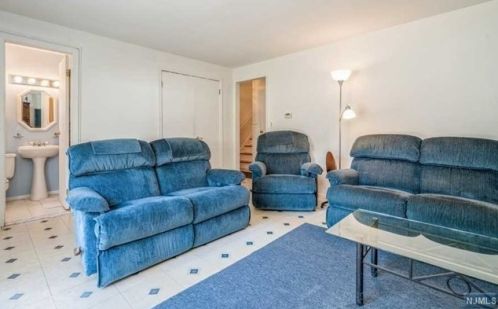 23 Meadow Ln, Hackettstown NJ  07840-4115 exterior