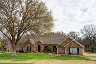 1901 Shadow Lake Dr, Edmond, OK 73025-1711