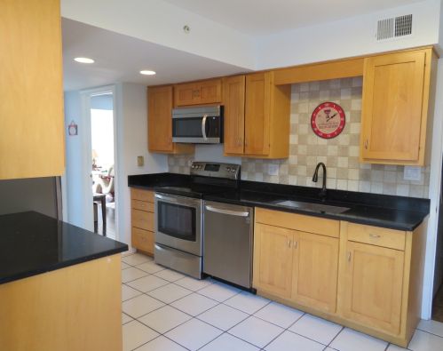 117 Rivershire Ln, Half Day, IL 60069-3804