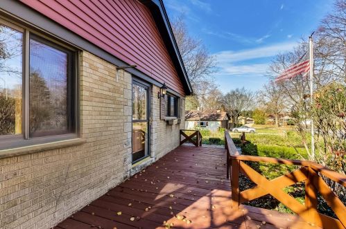 1747 Verde Dr, Mount Prospect, IL 60056-2860