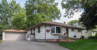 1061 Glenhill Rd, Saint Paul, MN 55126-8115