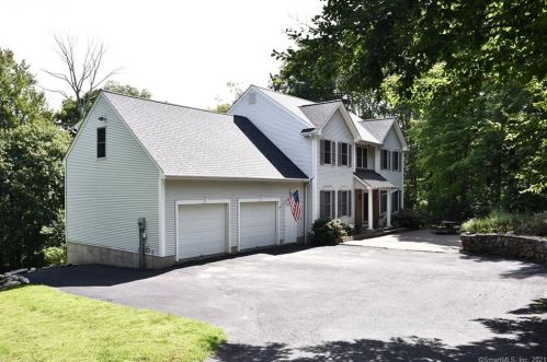 62 Laurel Woods Rd, Woodbury, CT 06798-2515