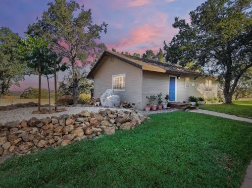 6197 Usher Dr, Valley Springs, CA 95252-9139