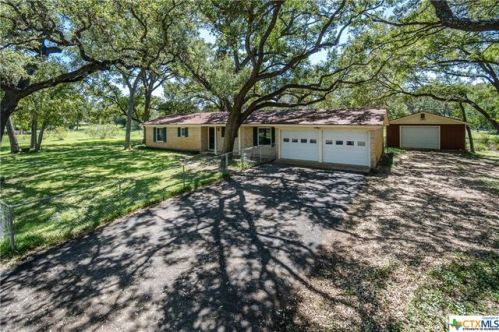 1225 Fm 477, Seguin TX  78155-1049 exterior