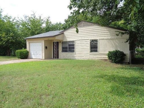 3831 Castle Hills Dr, Dallas TX  75241-4303 exterior