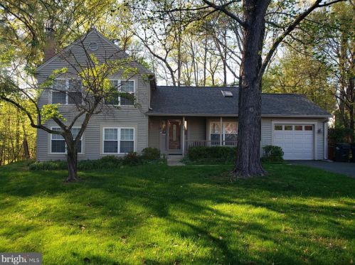 9618 Chapel Hill Dr, Springfield VA  22015-4200 exterior