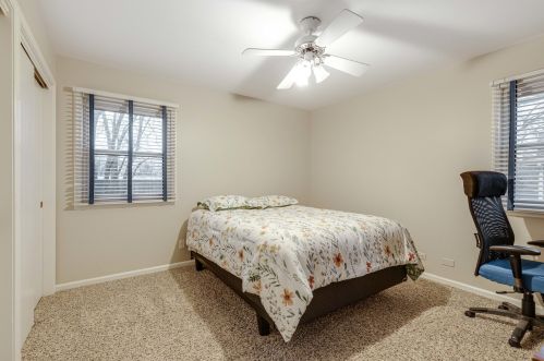 1020 Summit Dr, Bannockburn IL  60015-1823 exterior