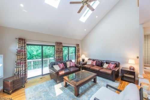 11 Robertson Ct, Morristown, NJ 07960-5963