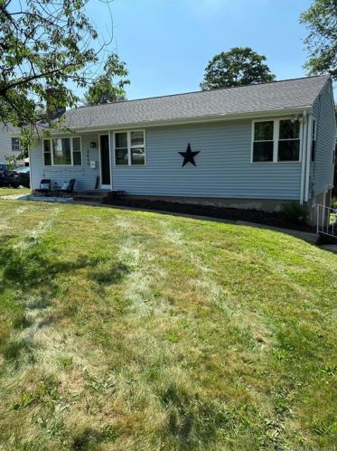 155 Hendley St, Middletown, CT 06457-3521
