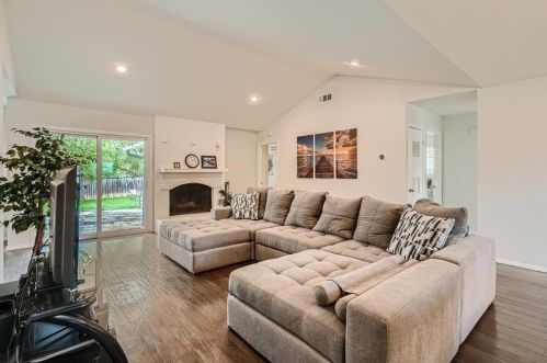 6614 Ashland Dr, Austin TX  78723-3903 exterior