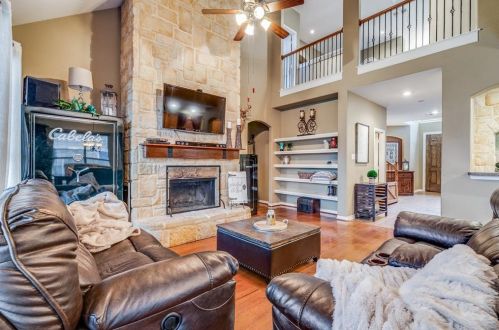 5329 Molasses Dr, Fort Worth TX  76179-8166 exterior